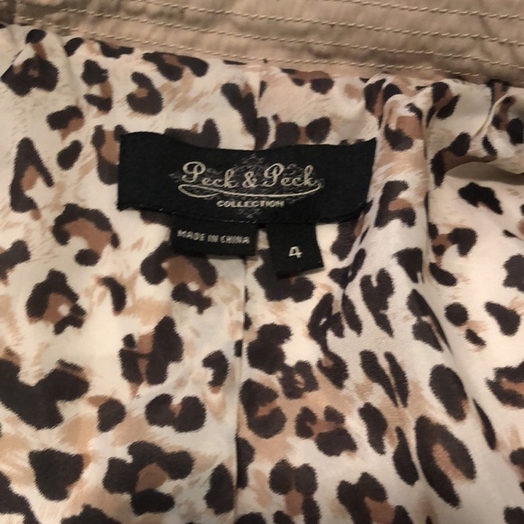 Peck & Peck Collection beige snap button coat with animal print inside - Picture 7 of 14